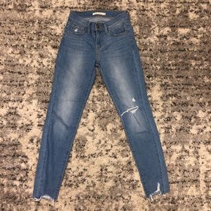 Levi’s Medium Washed Jeans- Never Worn